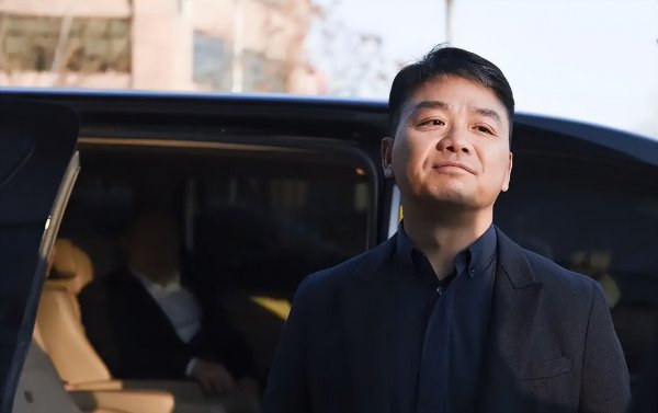 闲散夜, 刘强东在巴黎弄丢了3个亿?